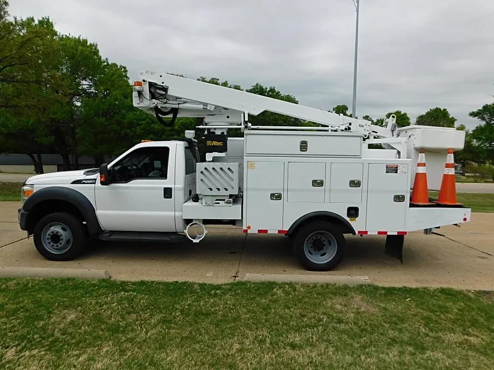 2016 Ford F-550 - Bucket