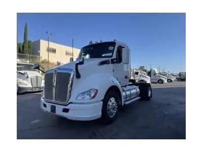 2021 Kenworth T680 - Day Cab