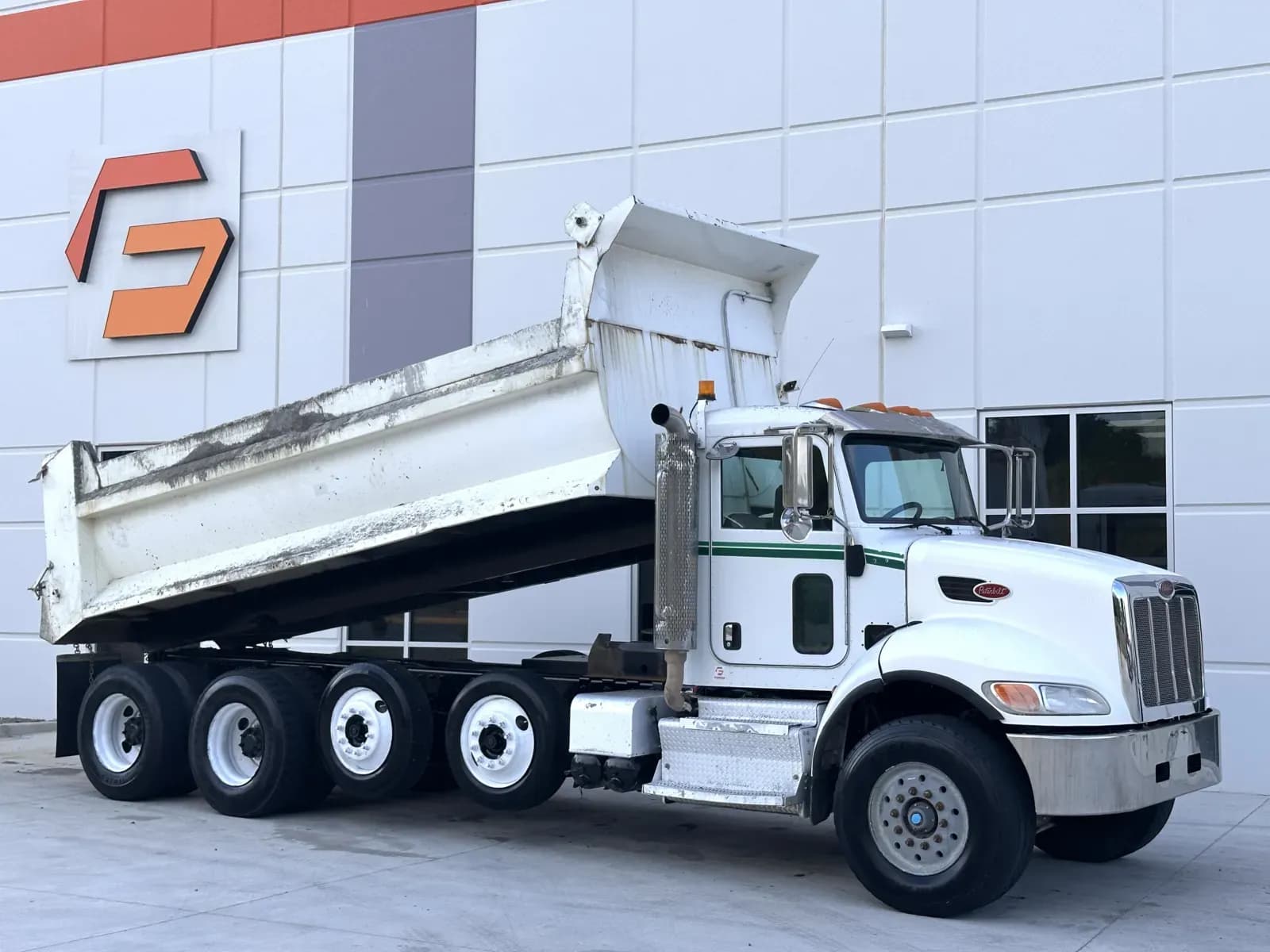 2015 Peterbilt 348 - Dump