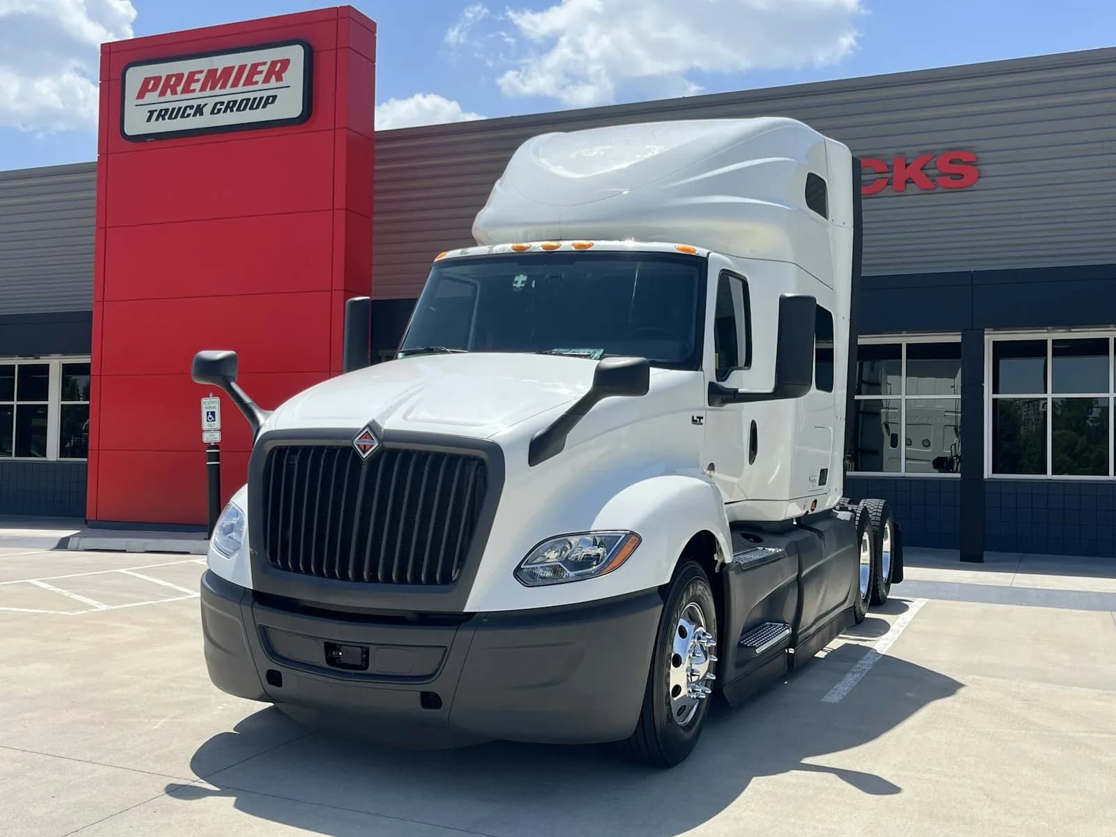 2022 International LT625