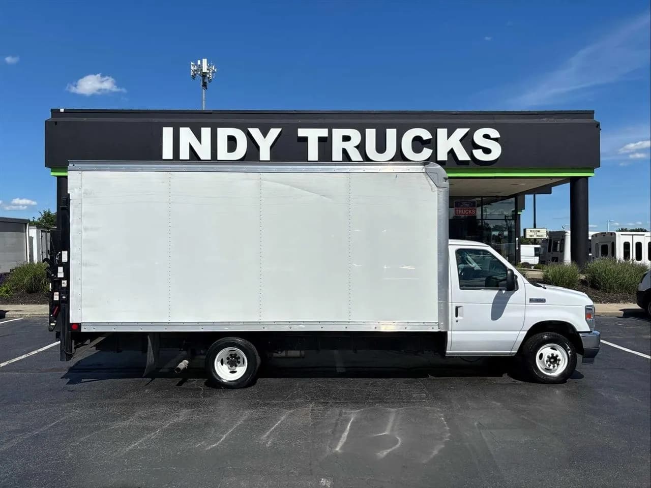2022 Ford E-Series - Box