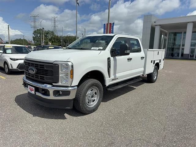 2026 Ford F-350 Crew Cab - Service