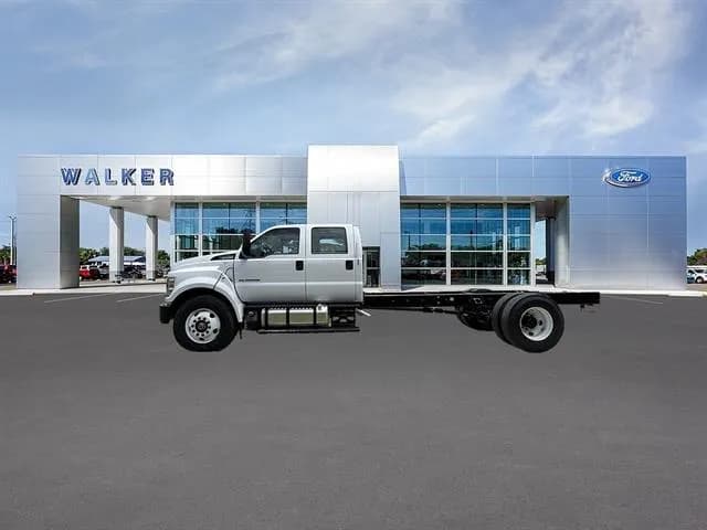 2027 Ford F-750 Crew Cab
