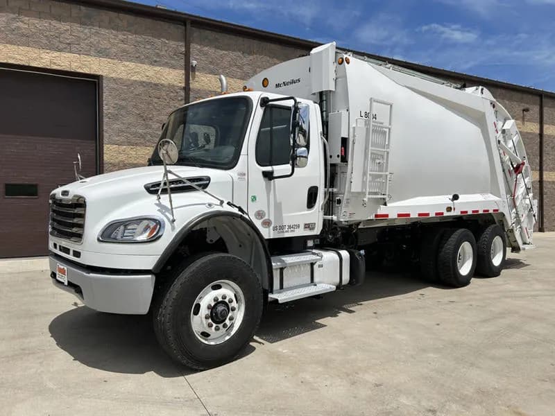 2025 Freightliner M2 106 - Garbage