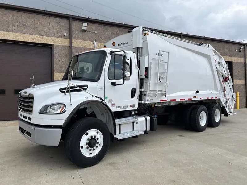 2025 Freightliner M2 106 - Garbage