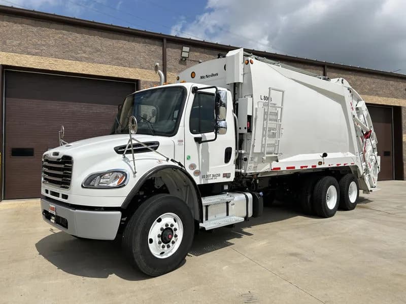 2025 Freightliner M2 106 - Garbage