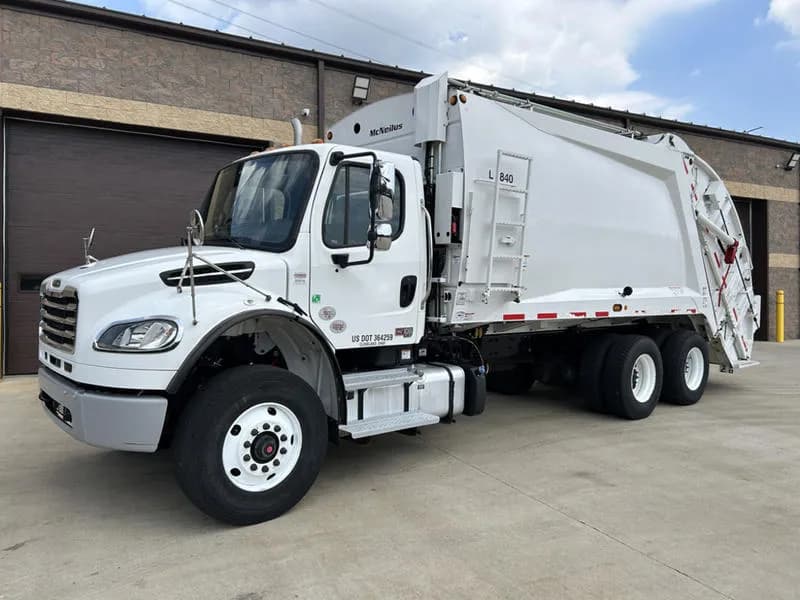 2025 Freightliner M2 106 - Garbage