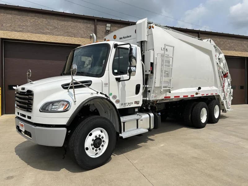 2025 Freightliner M2 106 - Garbage