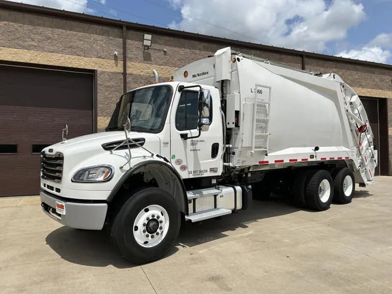 2025 Freightliner M2 106 - Garbage