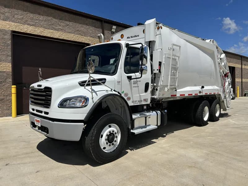 2025 Freightliner M2 106 - Garbage