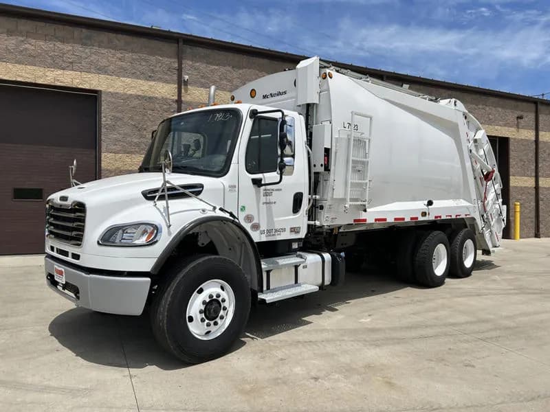 2025 Freightliner M2 106 - Garbage