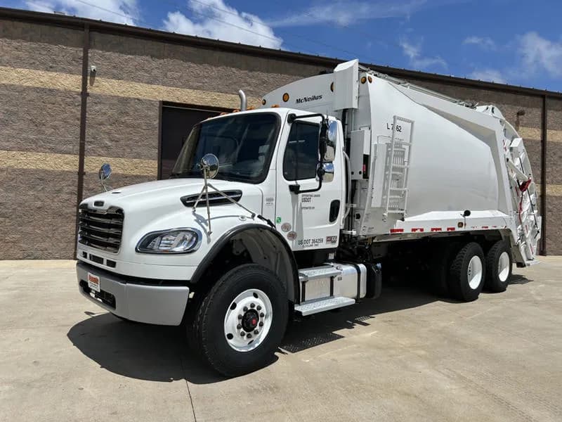 2025 Freightliner M2 106 - Garbage
