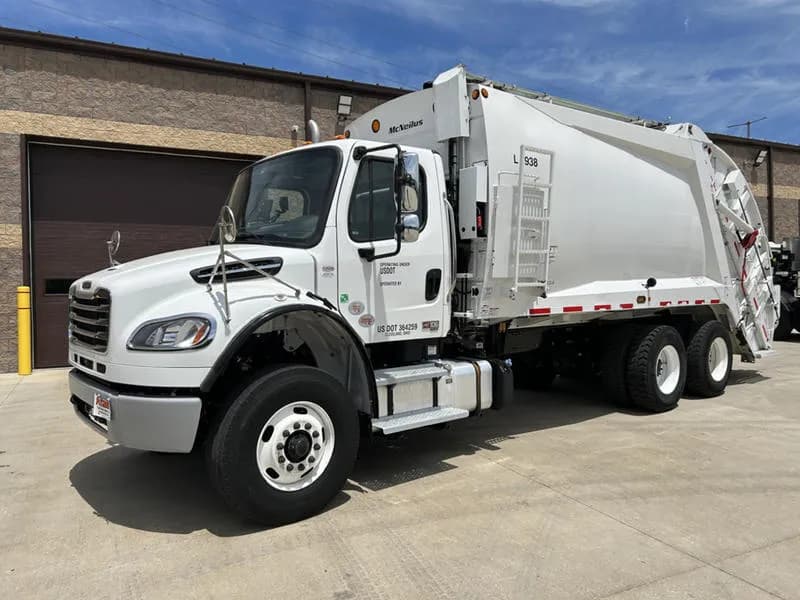 2025 Freightliner M2 106 - Garbage