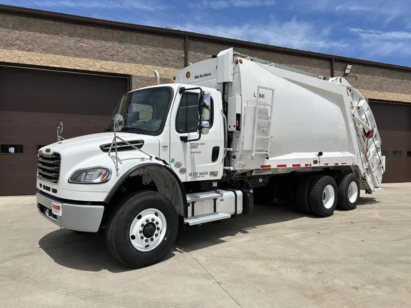 2025 Freightliner M2 106 - Garbage
