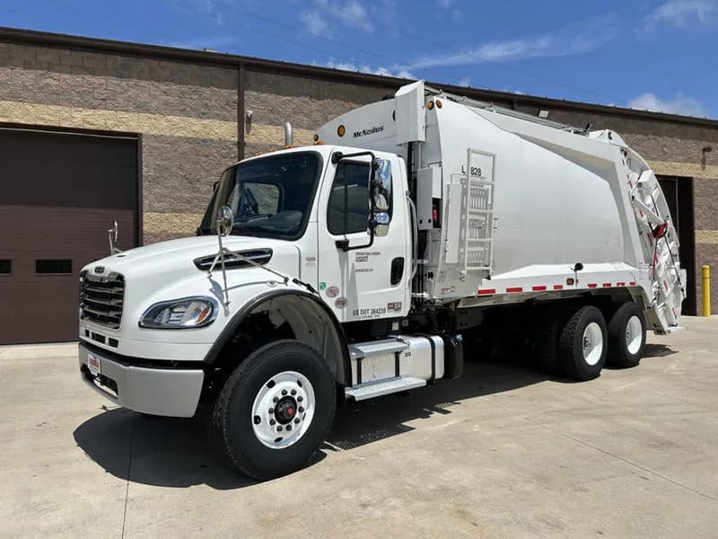 2025 Freightliner M2 106 - Garbage