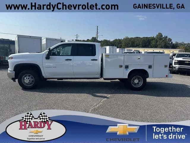2025 Chevrolet Silverado 3500 Crew Cab - Service