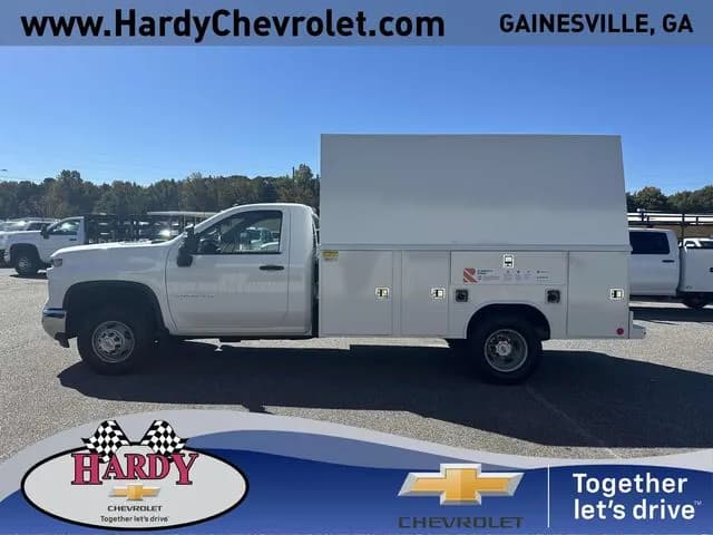 2025 Chevrolet Silverado 3500 - Service