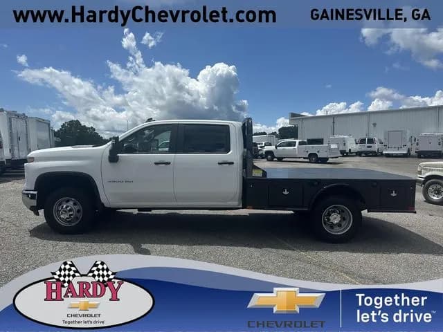 2025 Chevrolet Silverado 3500 Crew Cab - Flatbed