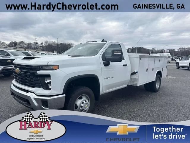 2025 Chevrolet Silverado 3500 - Service