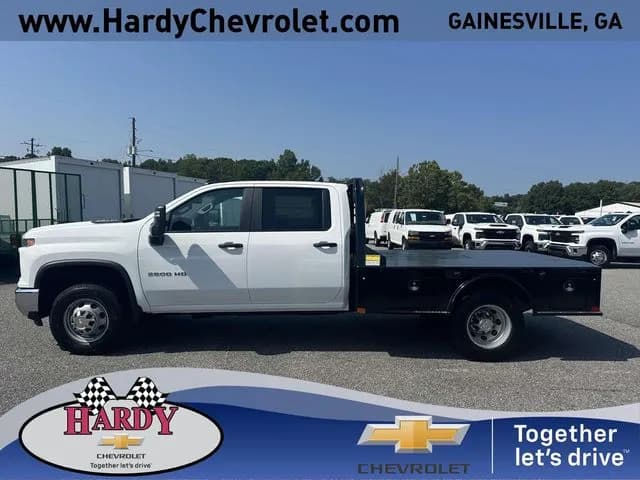 2025 Chevrolet Silverado 3500 Crew Cab - Flatbed
