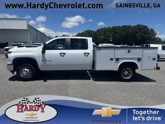 2025 Chevrolet Silverado 3500 Crew Cab - Service
