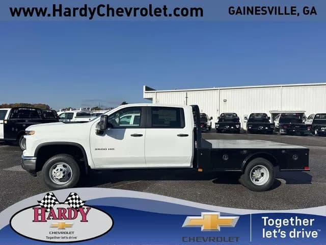 2025 Chevrolet Silverado 3500 Crew Cab - Flatbed