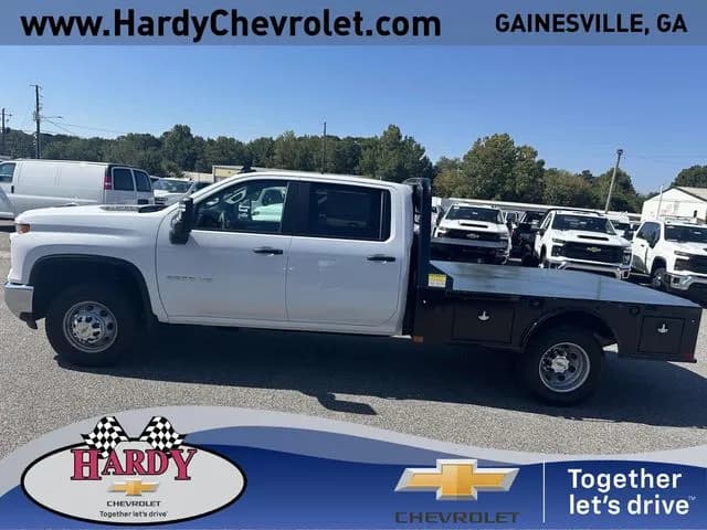 2025 Chevrolet Silverado 3500 Crew Cab - Flatbed