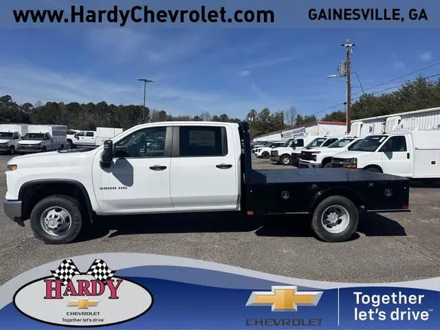 2025 Chevrolet Silverado 3500 Crew Cab - Flatbed