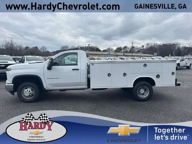 2025 Chevrolet Silverado 3500 - Service