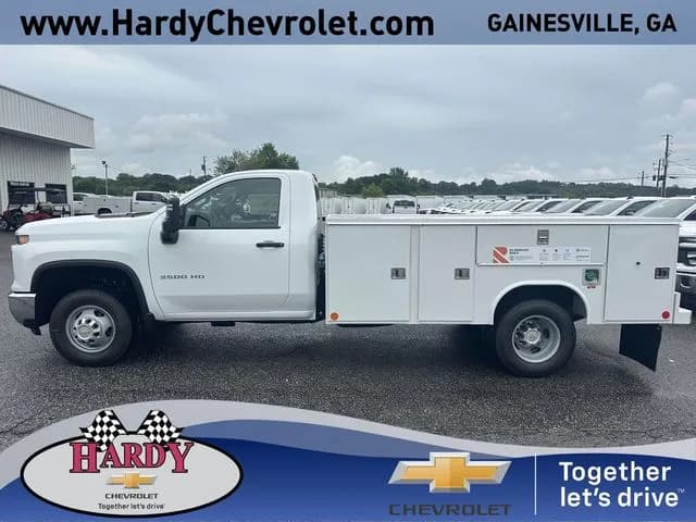 2026 Chevrolet Silverado 3500 - Service