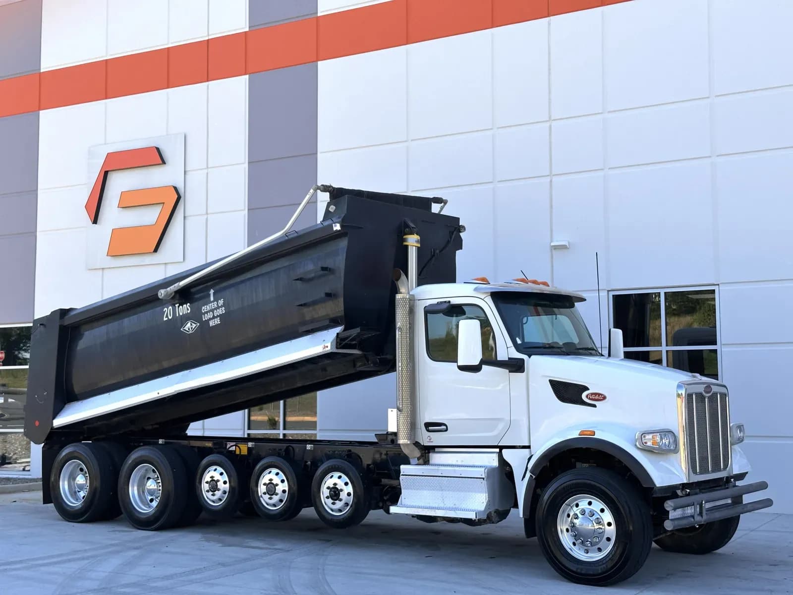 2022 Peterbilt 567 - Dump