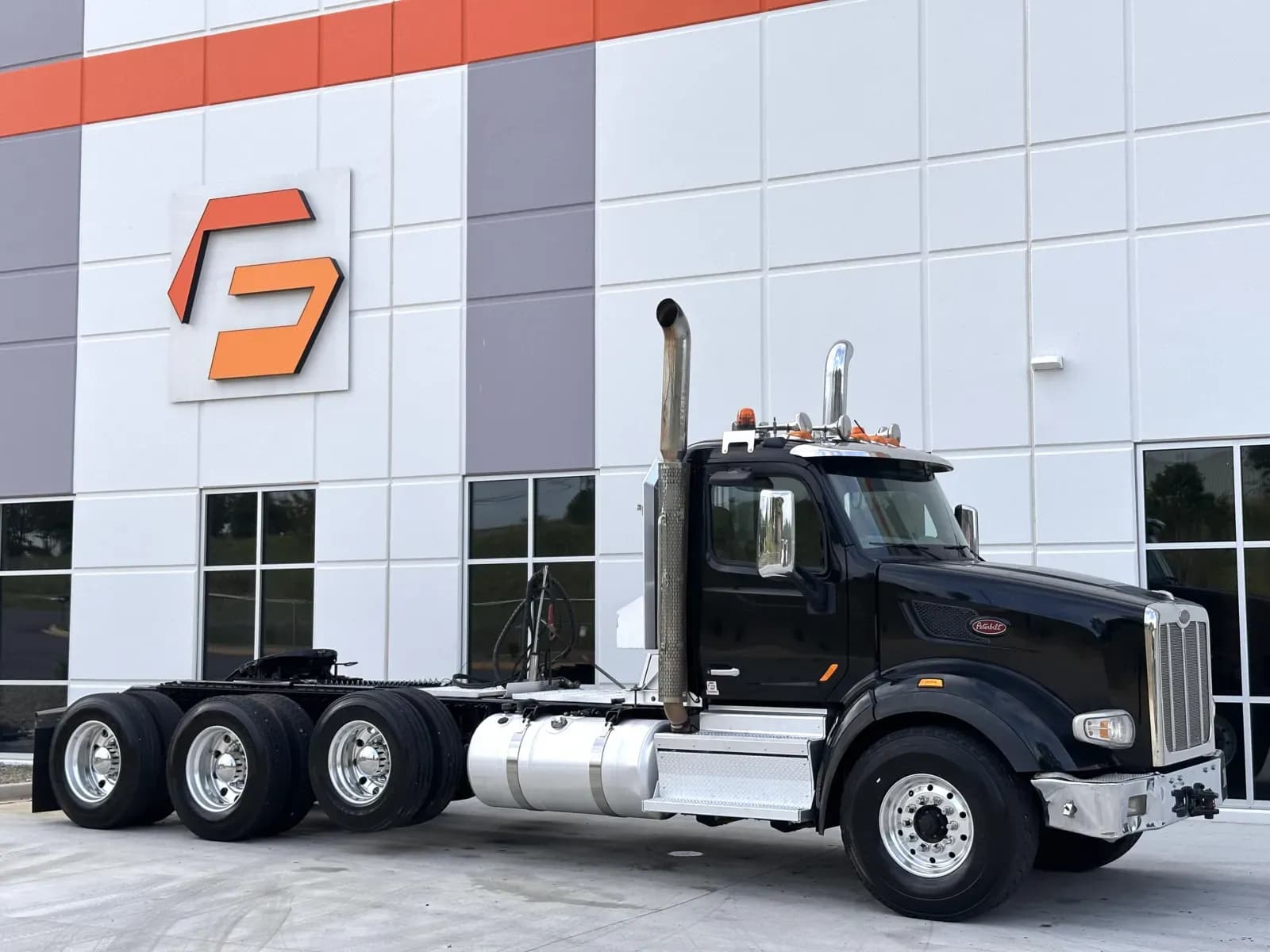 2019 Peterbilt 567 - Day Cab