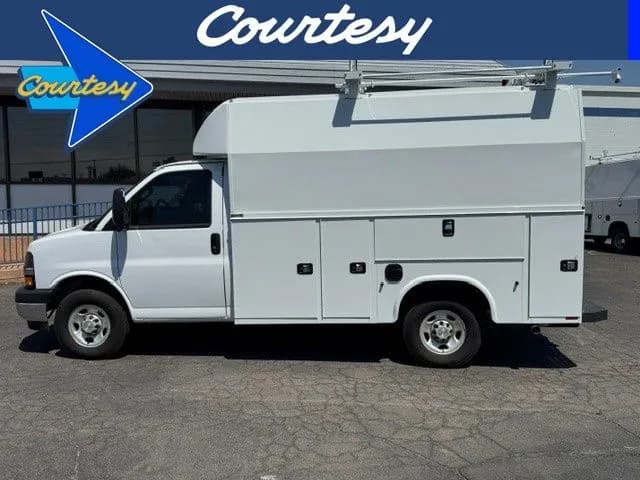 2025 Chevrolet Express 3500 - Service