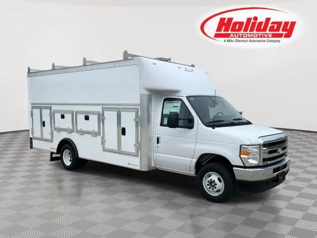 2027 Ford E-450 - Service