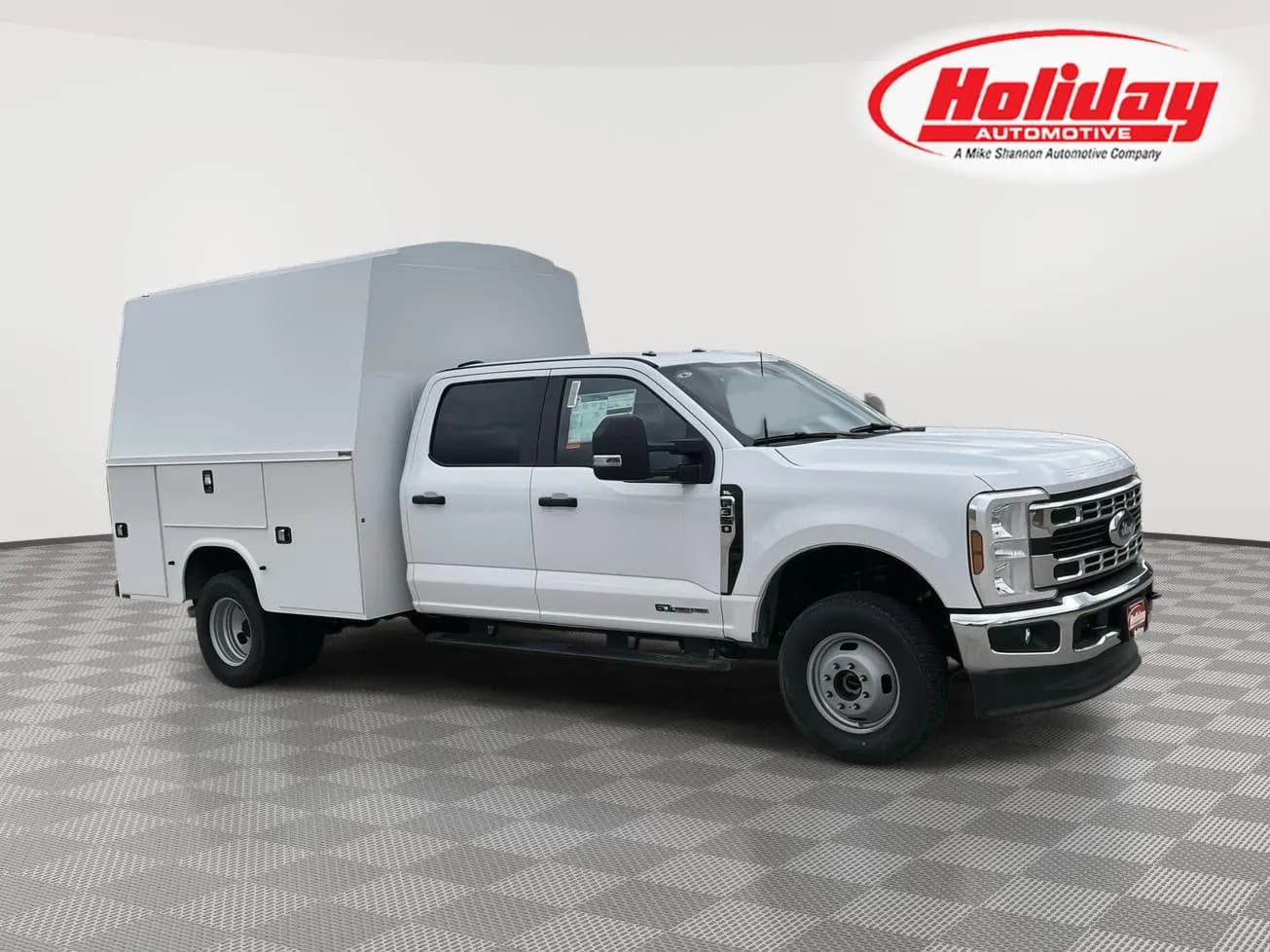 2025 Ford F-350 Crew Cab - Service