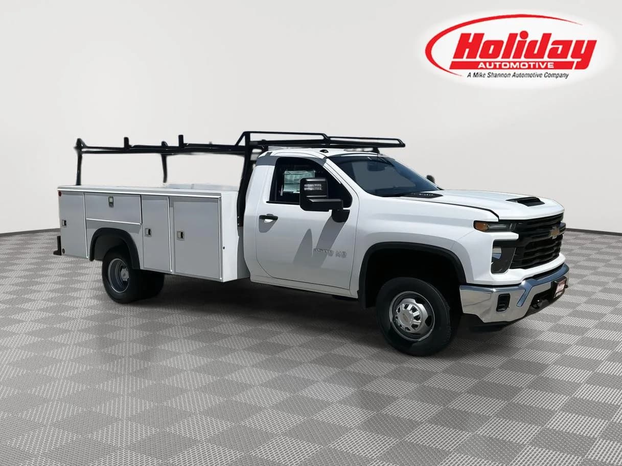 2025 Chevrolet Silverado 3500 - Service