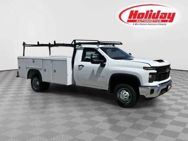2025 Chevrolet Silverado 3500 - Service