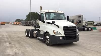 2019 Freightliner Cascadia - Day Cab