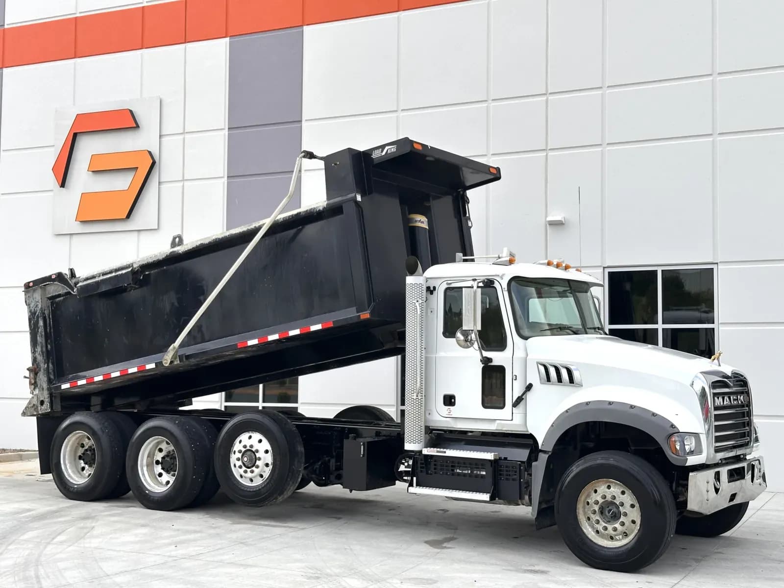 2023 Mack GRANITE - Dump