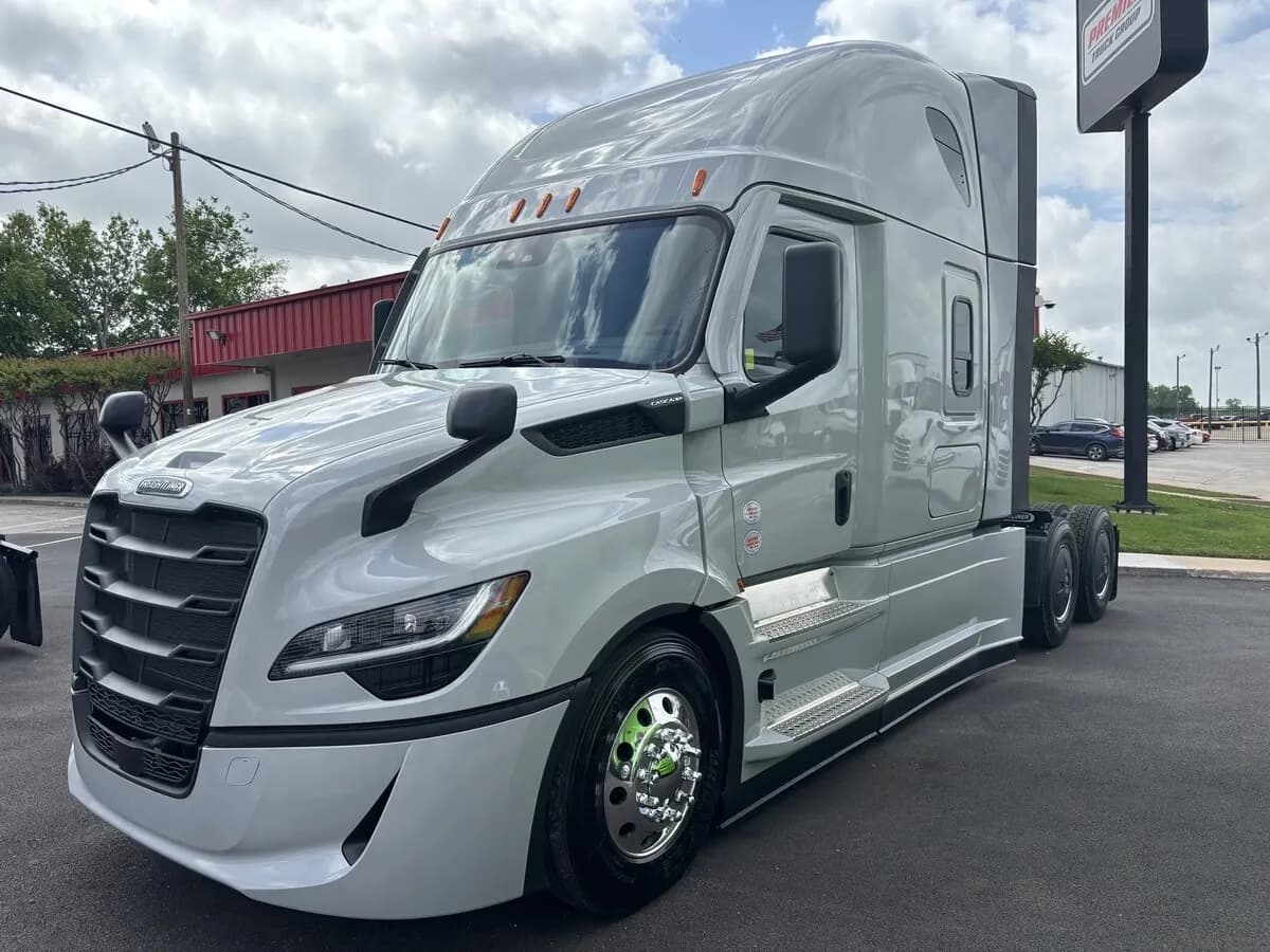 2027 Freightliner PJ126SLP