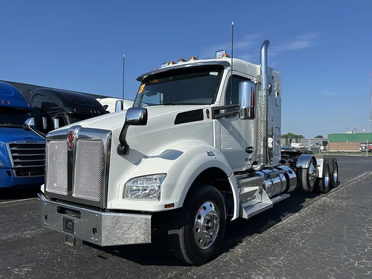 2023 Kenworth T880