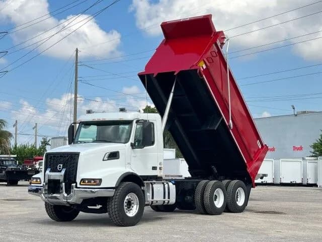 2025 Volvo VHD64B300 - Dump