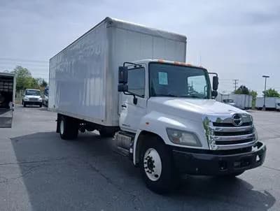 2019 Hino 268 26' - Box