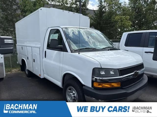 2025 Chevrolet Express 3500 - Service
