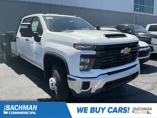 2025 Chevrolet Silverado 3500 Crew Cab - Flatbed
