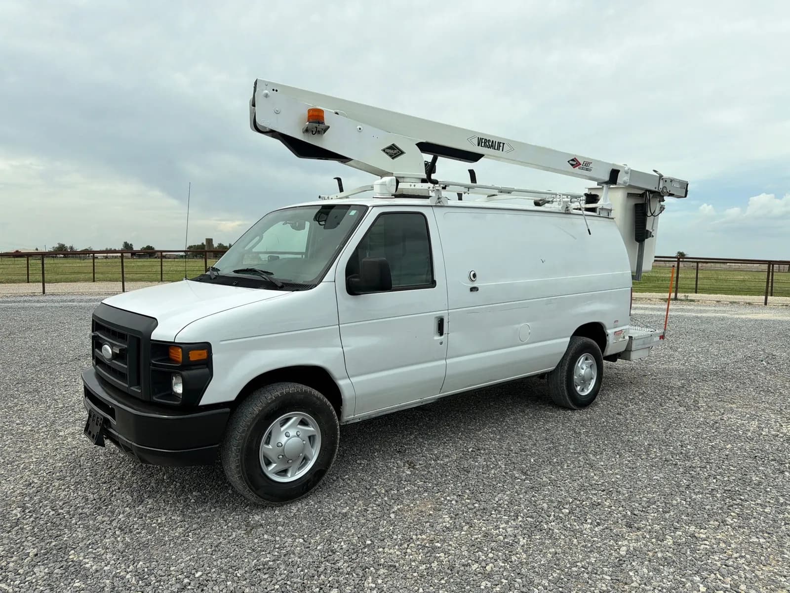 2014 Ford E-350 Super Duty - Vans
