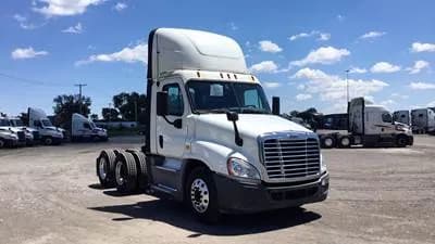 2019 Freightliner Cascadia - Day Cab