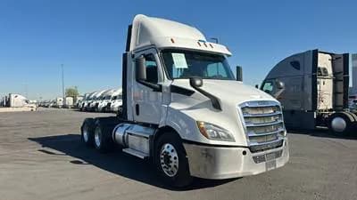 2020 Freightliner Cascadia - Day Cab