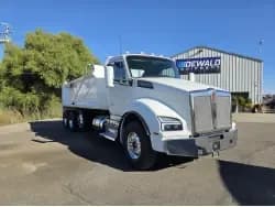 2022 Kenworth T880 - Day Cab