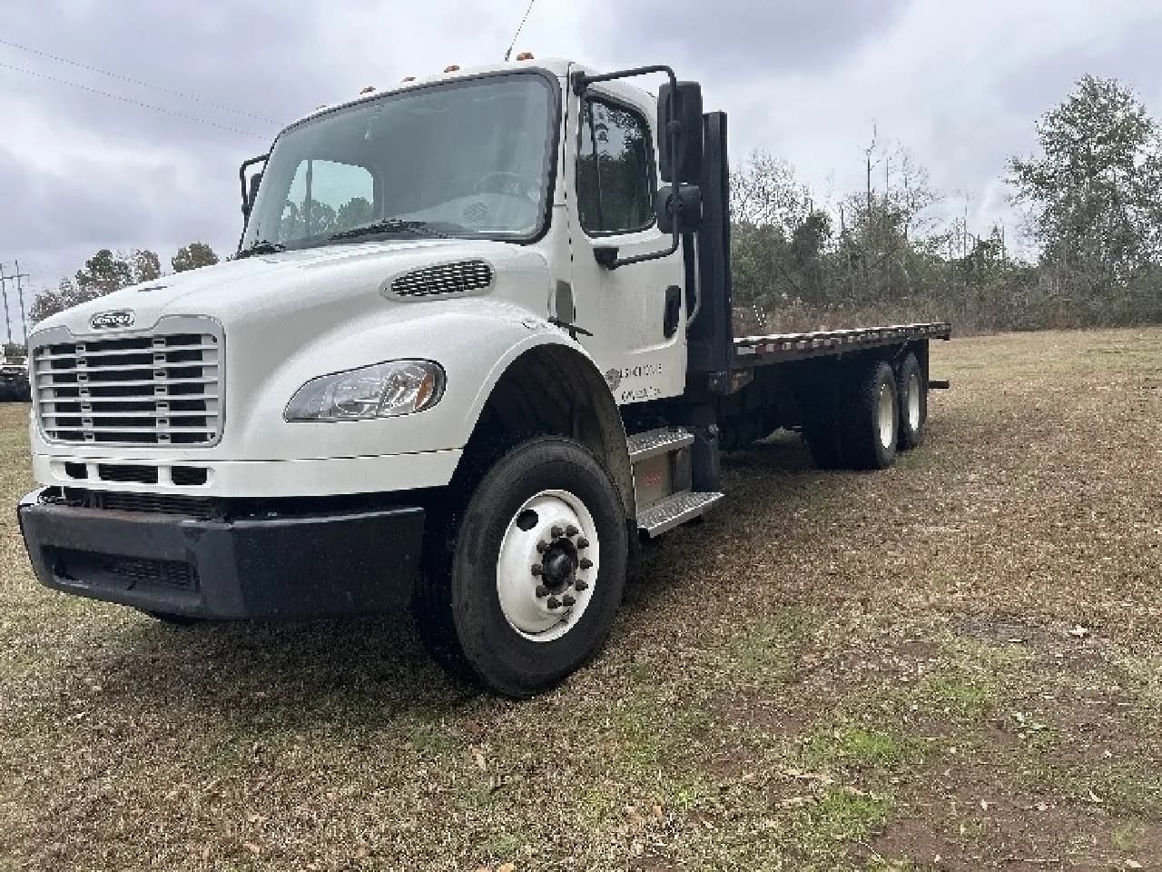 2022 Freightliner M2 - Flatbed